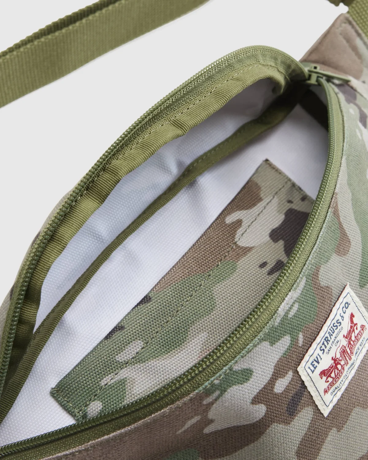 MA_004C8-0003_GLO_CL_D2 Levi’s Ανδρική Τσάντα Ώμου Duboce Sling Bag με Φερμουάρ