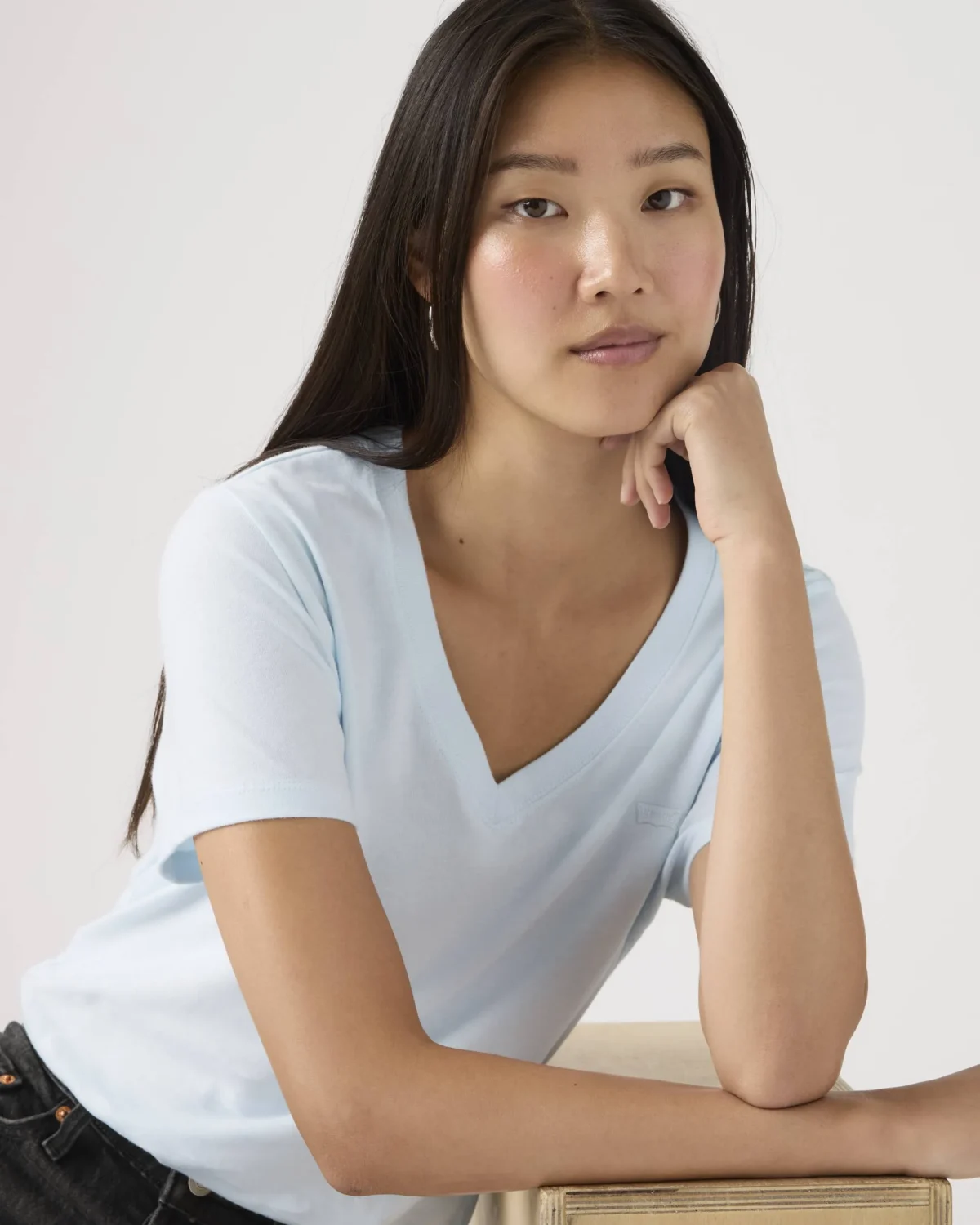 WT_005J6-0015_GLO_CM_D1 Levi’s Γυναικείο T Shirt Favorite Cotton V Neck Standard Fit