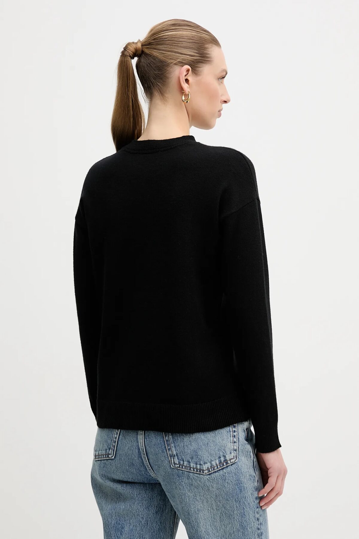 AW24-SWD0EJ-99X_F3.jpg DKNY Πουλόβερ Oversize Πλεκτό με Στρογγυλή Λαιμόκοψη και Απλικέ