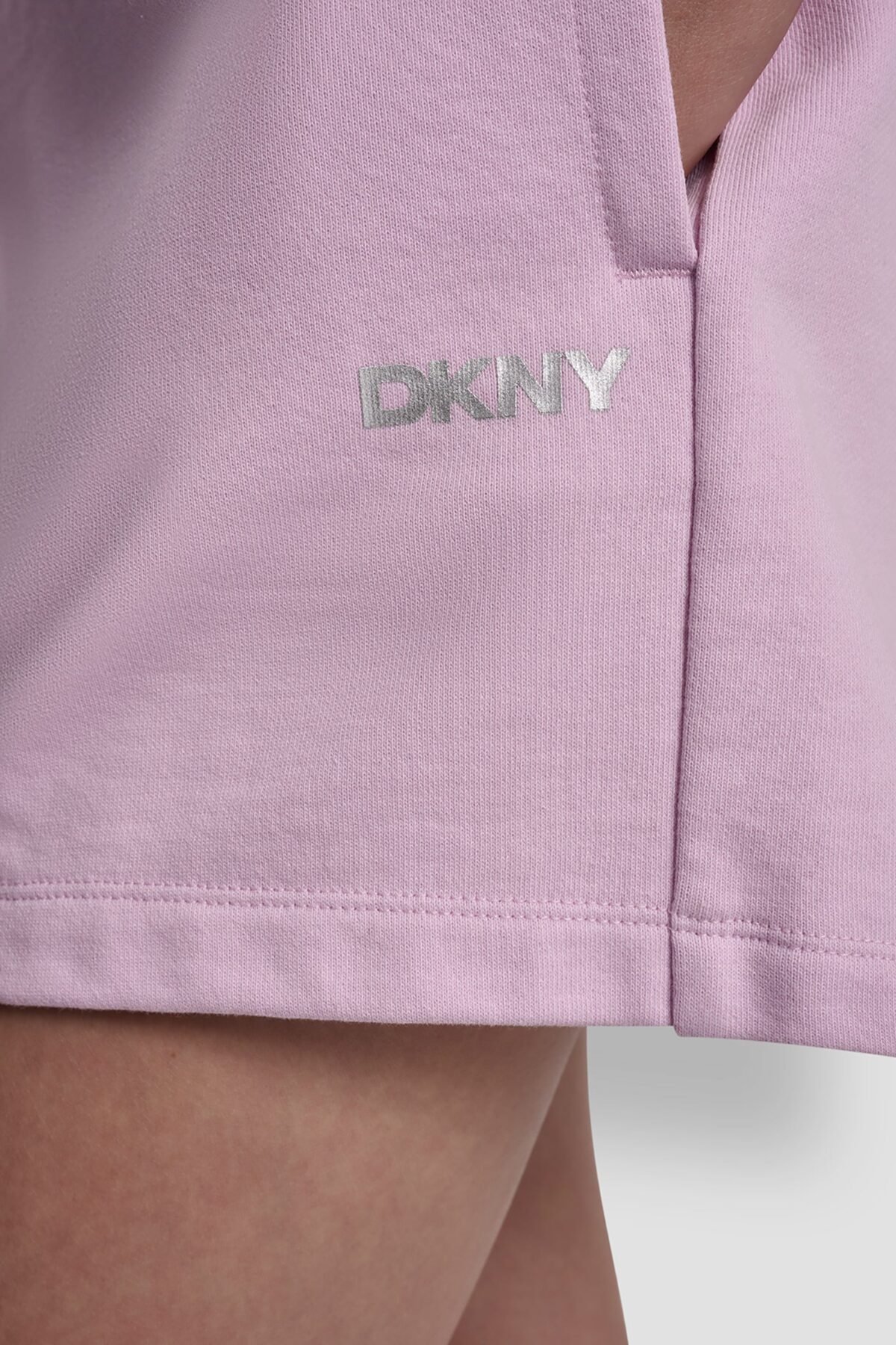 DKNY Γυναικείο High Rise Sweat Shorts με Μεταλλιζέ Logo και Κορδόνι