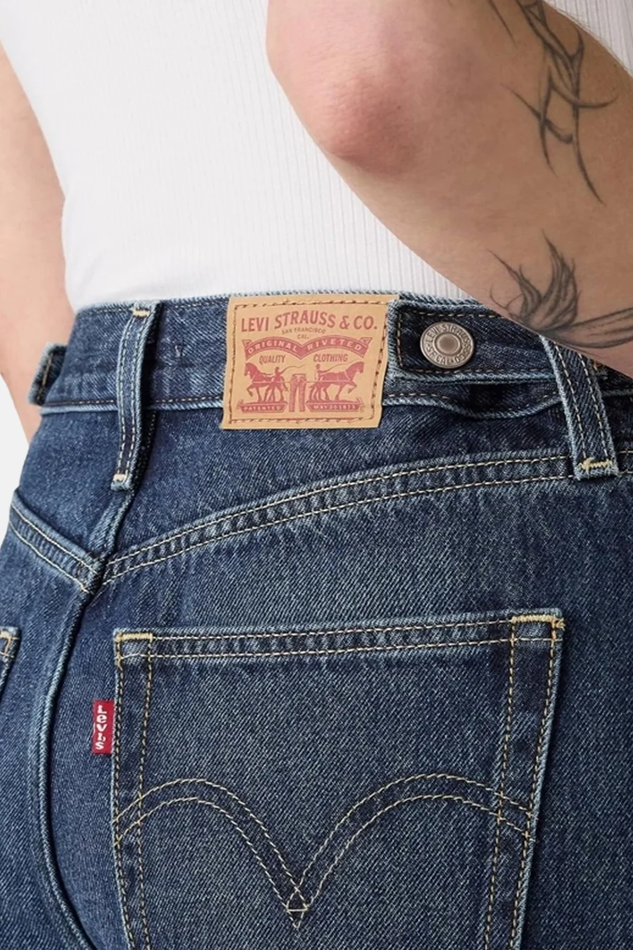 003V50001_0001_20NEW_20SHADES_4_b0d4ae3e-c10e-46cb-91d2-fff173486055 Levi's Γυναικείο Τζιν Παντελόνι CINCH BARREL DARK INDIGO