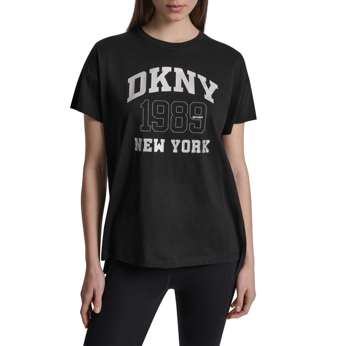 20260401154417_dkny_logo_gynaikeia_mplouza_vamvakeri_kontomaniki_blk_dp6t1580_blk DKNY Γυναικείο T-Shirt Κοντομάνικο Μαύρο