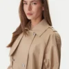 dkny-kapartina-dj6j6232-mpez-regular-fit-0000306078277 (3) DKNY Γυναικεία Καπαρντίνα Μπεζ